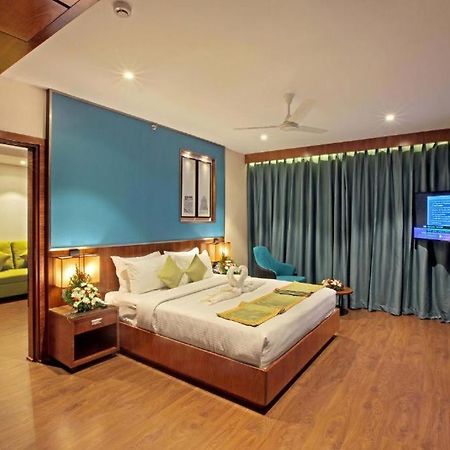 Hotel Ceasar Palace Thodupuzha Exterior foto