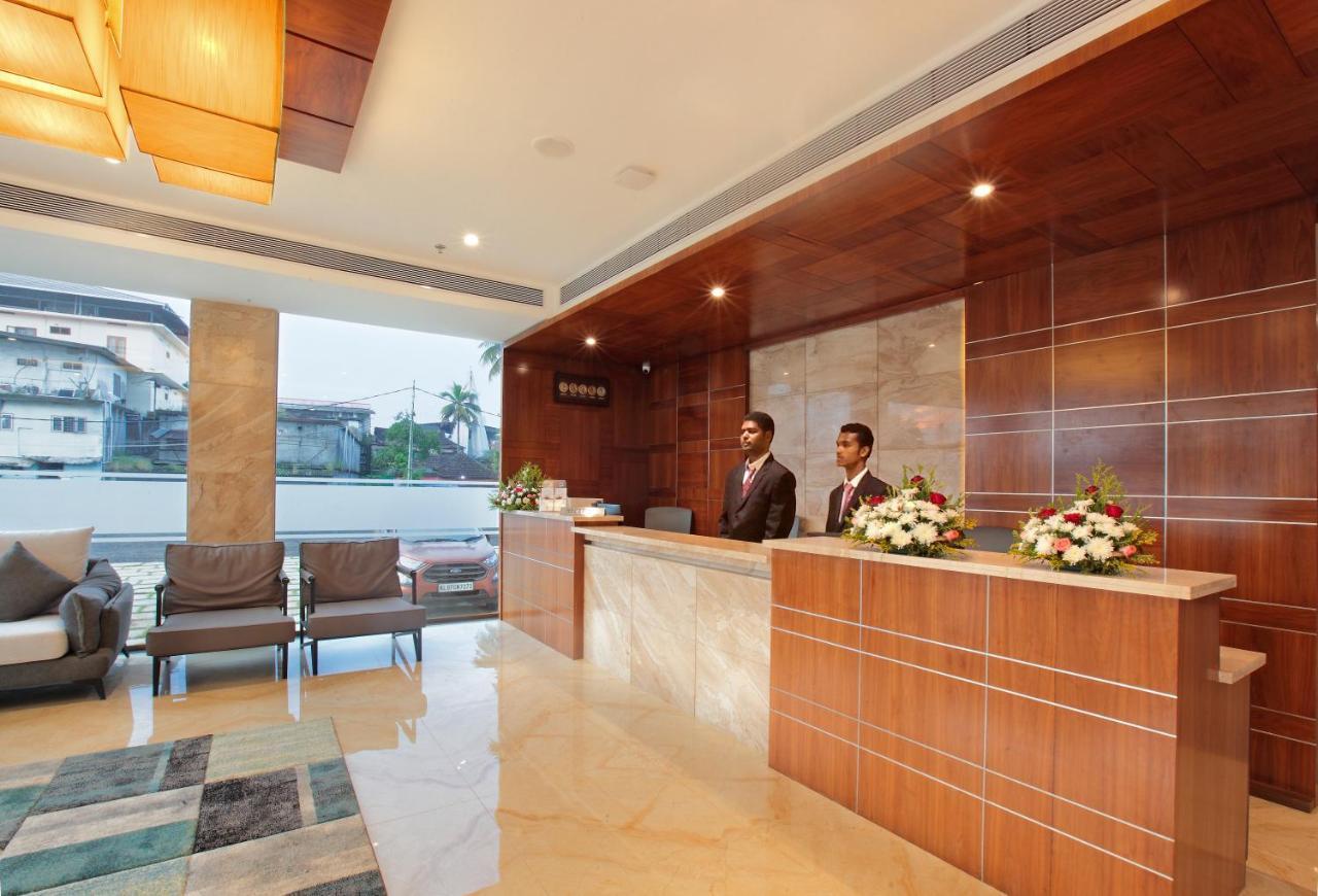 Hotel Ceasar Palace Thodupuzha Exterior foto
